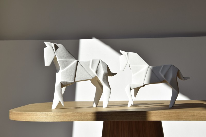 ORIGAMI HORSE COLLECTION. MATT TEXTURED WHITE CERAMIC SCULPTURE | VP I